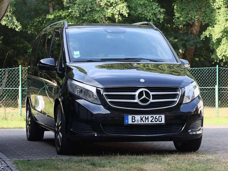 Schwarz Gebraucht 2017 Mercedes V250 Van / Kleinbus | 37.000 € (Superpreis) - Bild 1/4