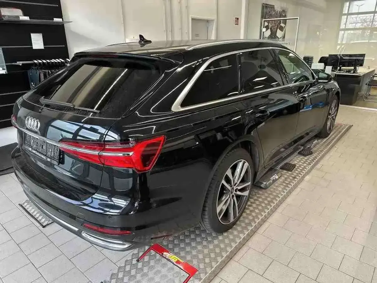 Gebraucht Audi A6 Ambiente 265 PS (194 kW) 2022 Mythosschwarz metallic Kombi