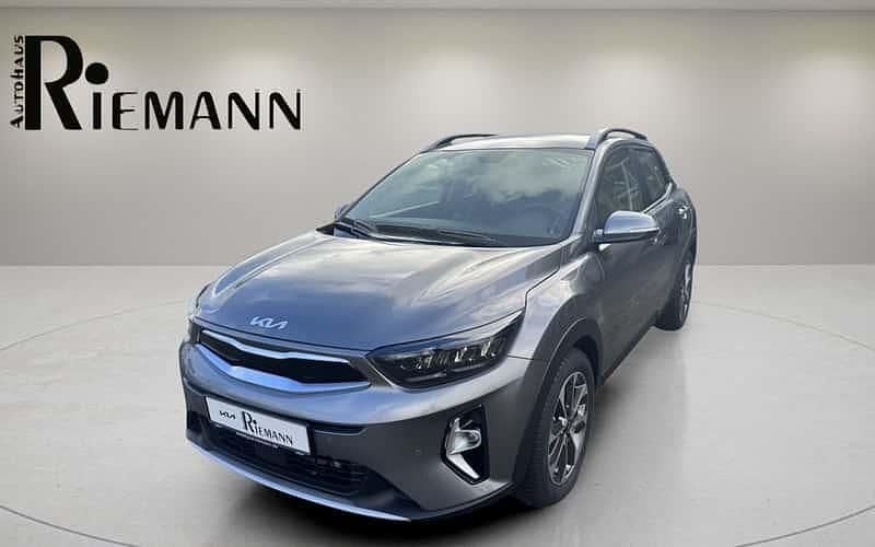Grau Gebraucht 2025 Kia Stonic Spirit SUV | 22.495 € (Fairer Preis) - Bild 1/4