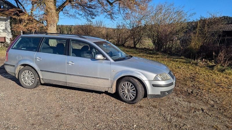 Gebraucht 2001 VW Passat Kombi | 950 € (Superpreis) - Bild 1/4