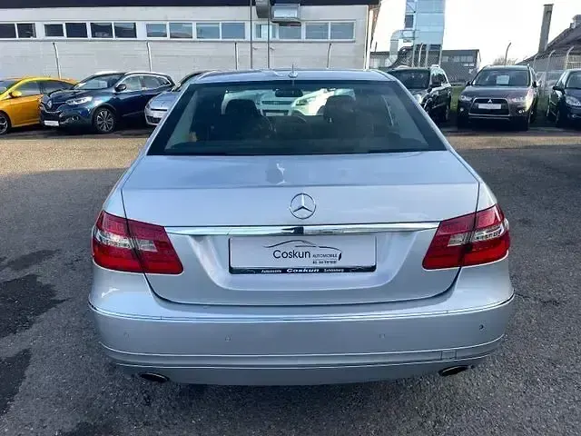 Gebraucht Mercedes E300 Elegance 204 PS (150 kW) 2010 Silber Limousine