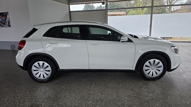 Gebraucht Mercedes GLA200 136 PS (100 kW) 2015 Zirrusweiß SUV