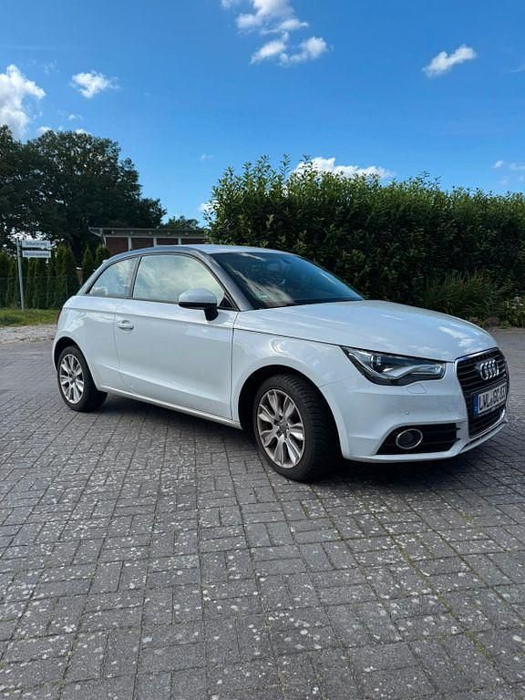 Weiß Gebraucht 2014 Audi A1 Sportback Sport Kleinwagen | 6.700 € (Guter Preis) - Bild 1/4