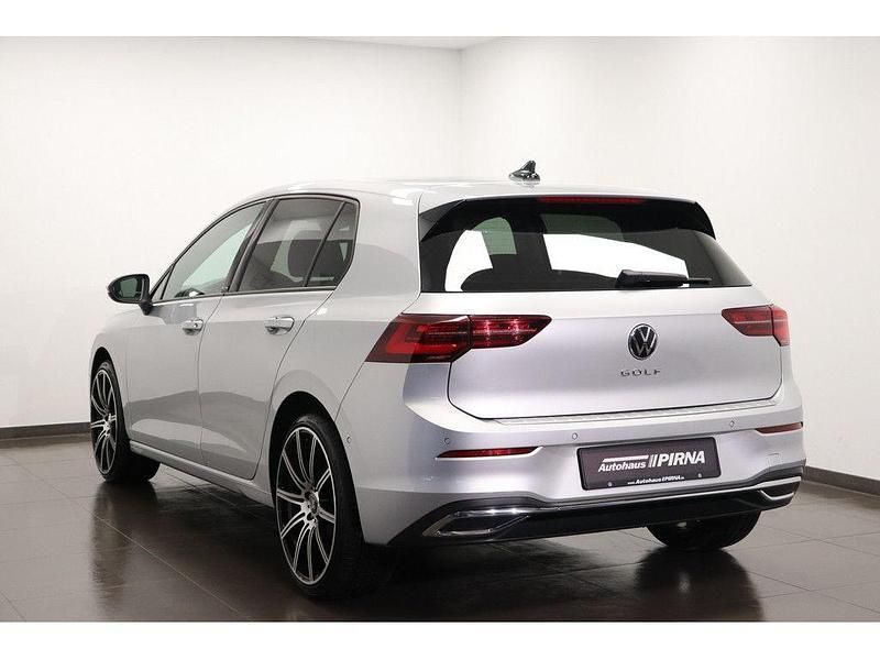 Gebraucht VW Golf VIII Active 150 PS (110 kW) 2021 Silber Limousine