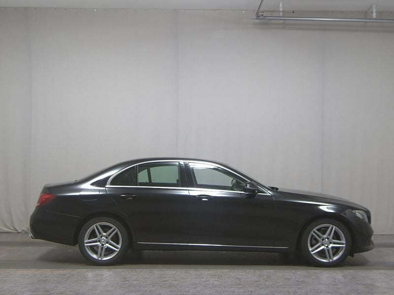 Gebraucht Mercedes E220 Avantgarde 194 PS (142 kW) 2018 Obsidianschwarz metalliclack Limousine