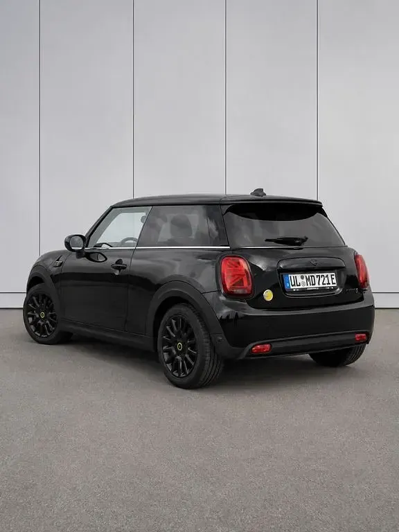 Gebraucht Mini Cooper SE Classic 135 kW (184 PS) 2023 Schwarz Kleinwagen