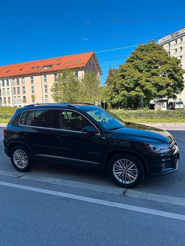 Gebraucht VW Tiguan Cup 122 PS (89 kW) 2014 Schwarz SUV