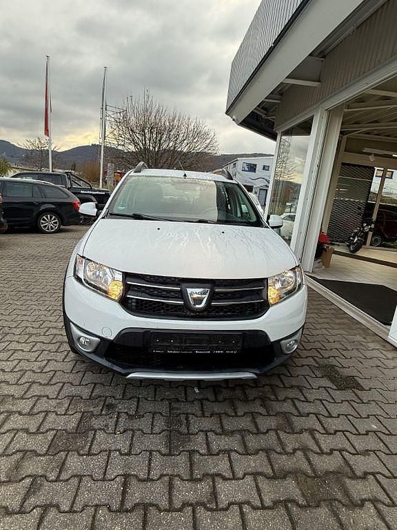 Weiß Gebraucht 2016 Dacia Sandero Limousine | 3.999 € (Guter Preis) - Bild 1/4