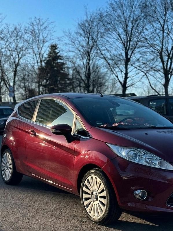 Gebraucht Ford Fiesta 90 PS (66 kW) 2012 Andere farben Kleinwagen