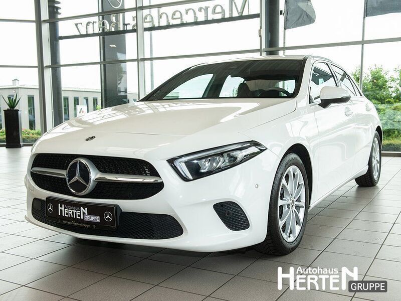 Weiß Gebraucht 2019 Mercedes A220 Progressive Limousine | 22.700 € (Fairer Preis) - Bild 1/4