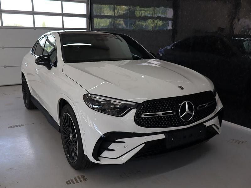 Weiß Neu 2025 Mercedes GLC220 AMG Coupé | 63.990 € (Superpreis) - Bild 1/4