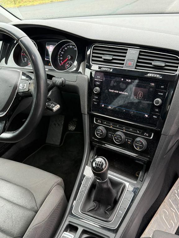 Gebraucht VW Golf VII Highline 150 PS (110 kW) 2019 Weiß Limousine