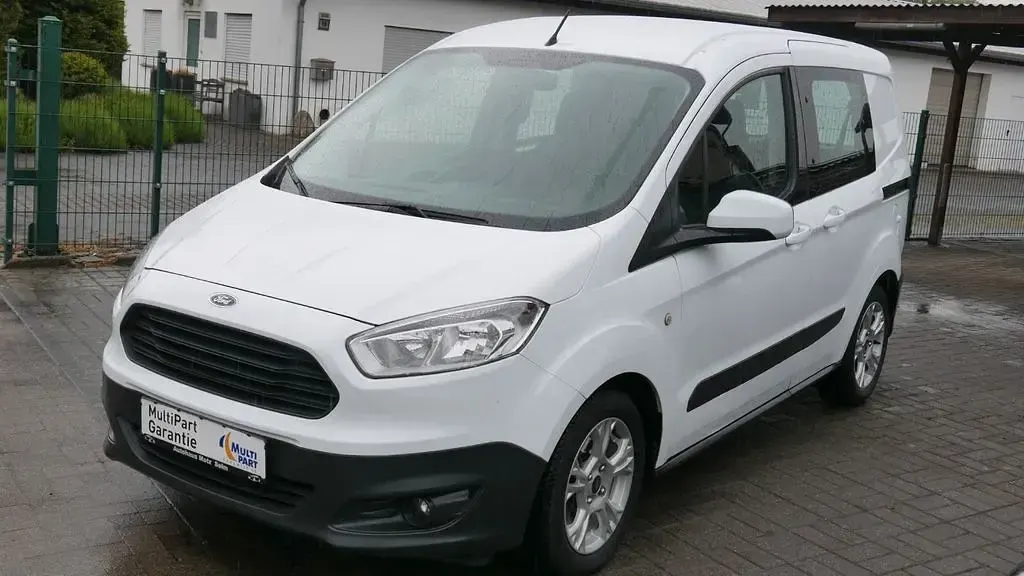 Gebraucht Ford Tourneo Courier 101 PS (74 kW) 2018 Weiß Van / Kleinbus