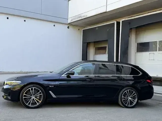 Gebraucht BMW 530e Sport Line 184 PS (135 kW) 2023 Schwarz Limousine