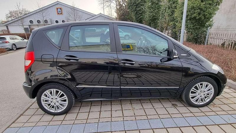 Gebraucht Mercedes A180 Elegance 116 PS (85 kW) 2011 Schwarz Kleinwagen