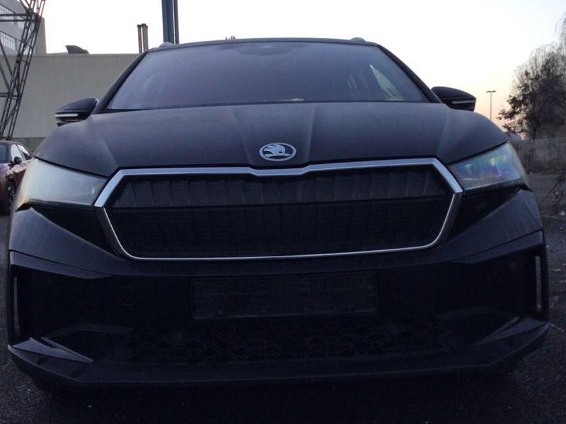 Schwarz Gebraucht 2022 Skoda Enyaq iV Loft SUV | 21.900 € - Bild 1/4