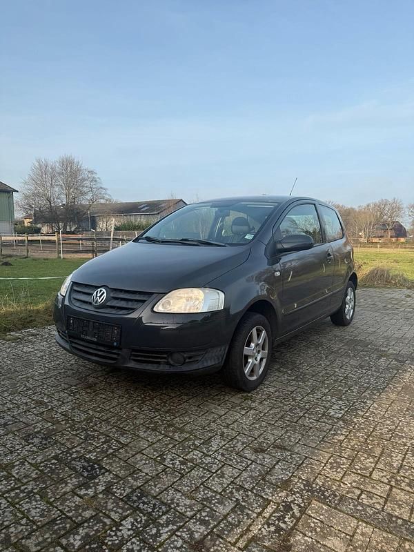 Grau Gebraucht 2007 VW Fox Kleinwagen | 1.850 € (Fairer Preis) - Bild 1/4