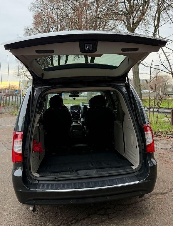 Gebraucht Lancia Voyager Gold 178 PS (130 kW) 2011 Schwarz Van / Kleinbus