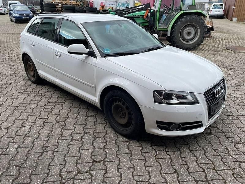 Gebraucht Audi A3 Attraction 105 PS (77 kW) 2013 Weiß Limousine