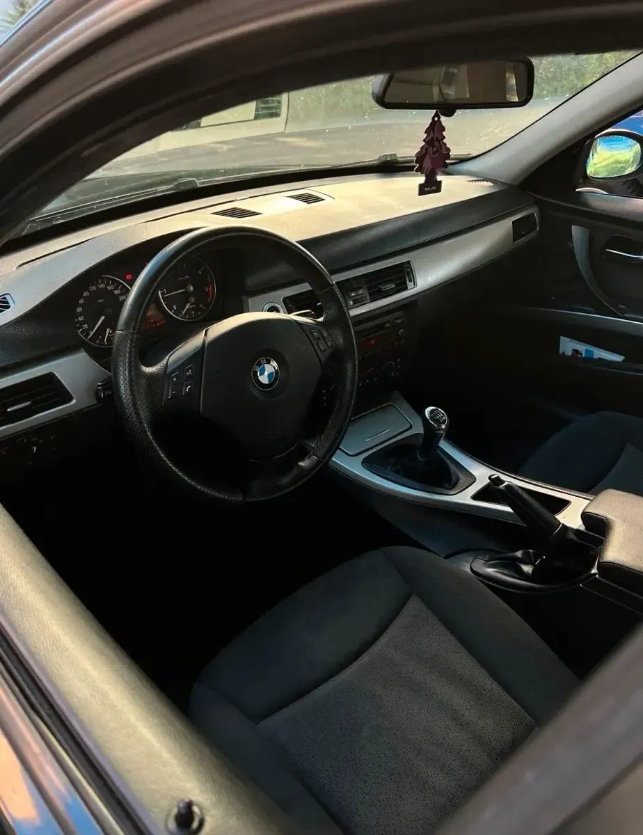 Gebraucht BMW 320 163 PS (119 kW) 2007 Schwarz Kombi