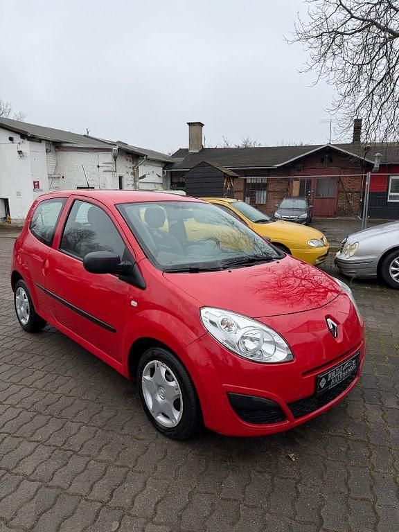 Second-hand Renault Twingo 58 CP (42 kW) 2011 Roșu Hatchback