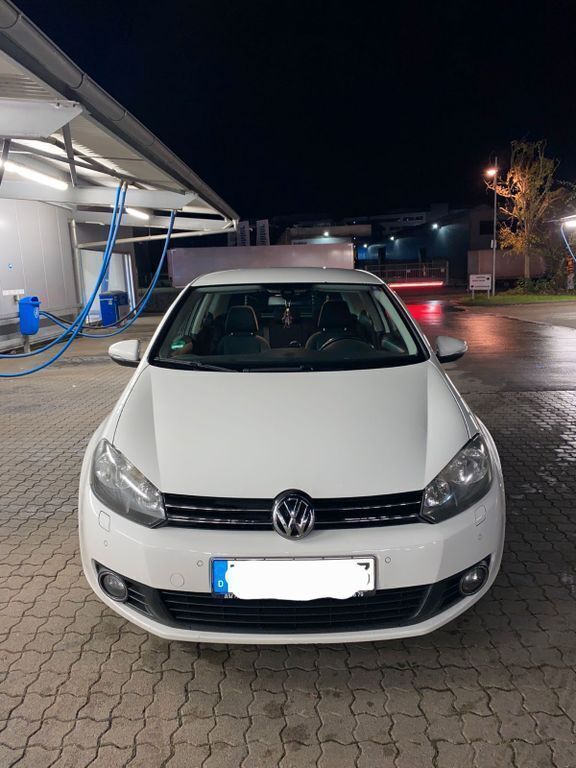 Weiß Gebraucht 2010 VW Golf VI Comfortline Limousine | 4.000 € (Guter Preis) - Bild 1/4