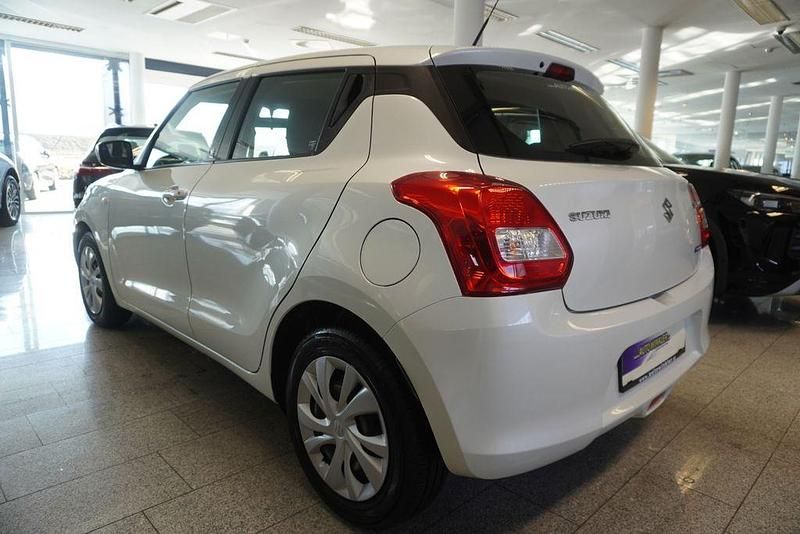 Gebraucht Suzuki Swift 90 PS (66 kW) 2020 Weiß Limousine