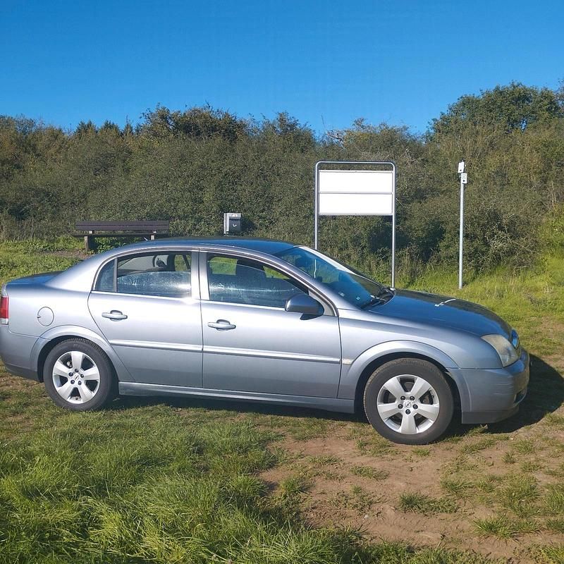 Grau Gebraucht 2005 Opel Vectra Limousine | 549 € (Guter Preis) - Bild 1/4