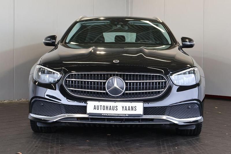 Gebraucht Mercedes E300 Avantgarde 320 PS (235 kW) 2022 Schwarz Limousine