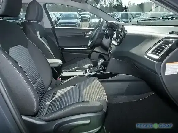 Gebraucht Kia Ceed 140 PS (102 kW) 2025 Pentametal grau Kleinwagen