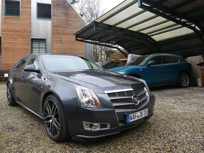 Grau Gebraucht 2013 Cadillac CTS Kombi | 9.850 € - Bild 1/4