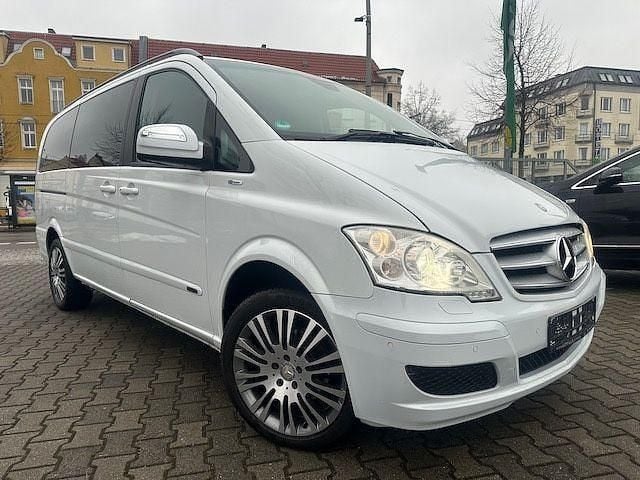 Weiß Gebraucht 2014 Mercedes Viano Edition Van / Kleinbus | 24.888 € (Teuer) - Bild 1/4