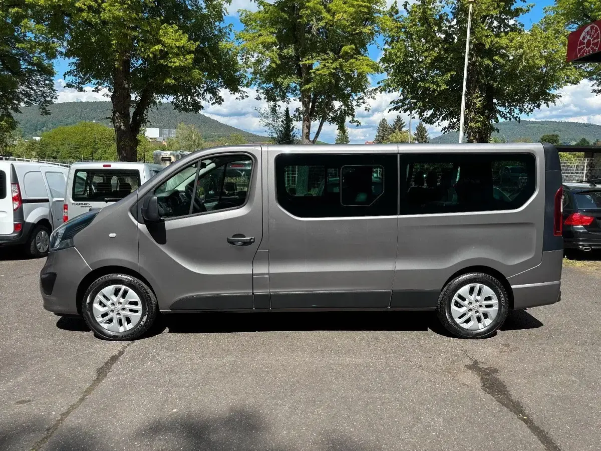 Gebraucht Opel Vivaro 145 PS (106 kW) 2017 Grau Van / Kleinbus