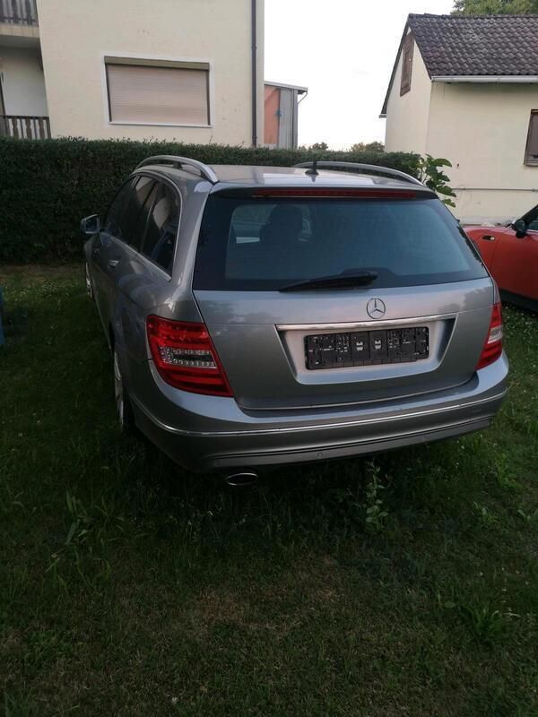 Silber Gebraucht 2011 Mercedes C220 Kombi | 3.999 € - Bild 1/4