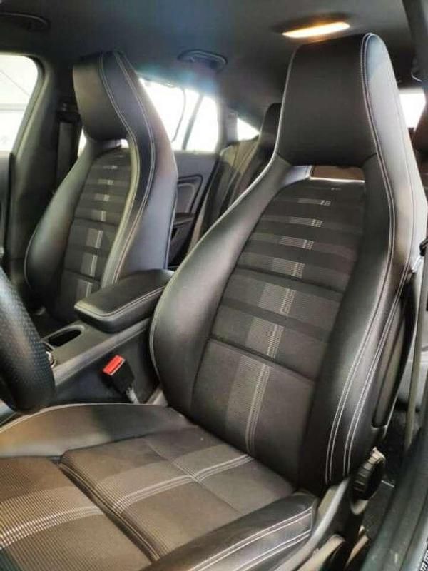 Gebraucht Mercedes CLA180 Shooting Brake 122 PS (89 kW) 2016 Schwarz Kombi