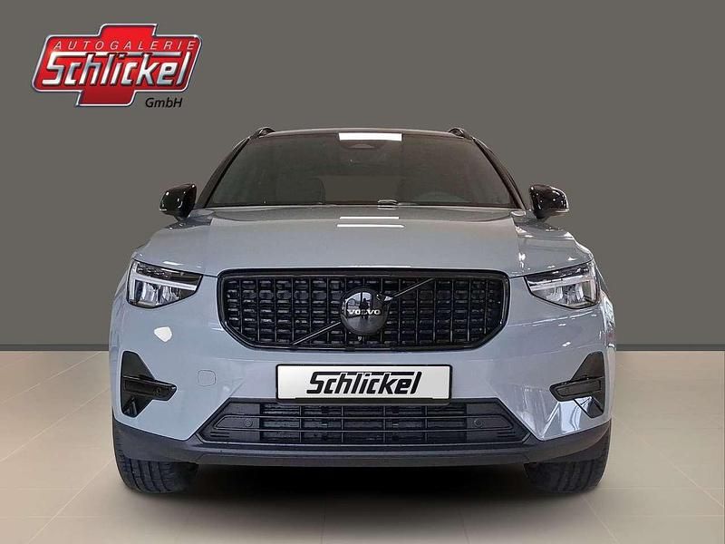 Neu Volvo XC40 Plus 163 PS (119 kW) 2025 Vapour grey SUV