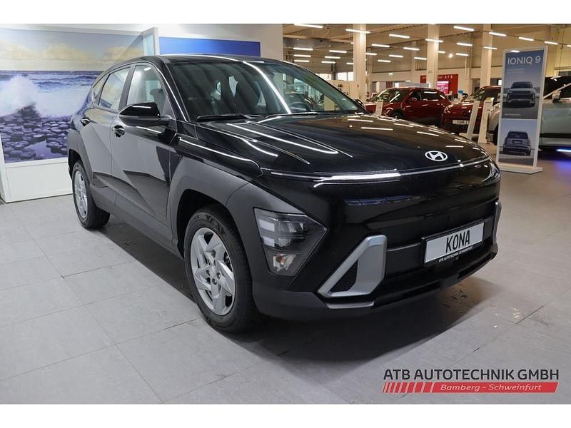 Neu Hyundai Kona Select 150 PS (110 kW) 2026 Mineraleffekt (schwarz SUV