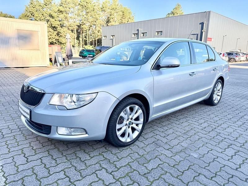 Silber Gebraucht 2008 Skoda Superb Ambition Limousine | 4.999 € (Fairer Preis) - Bild 1/4