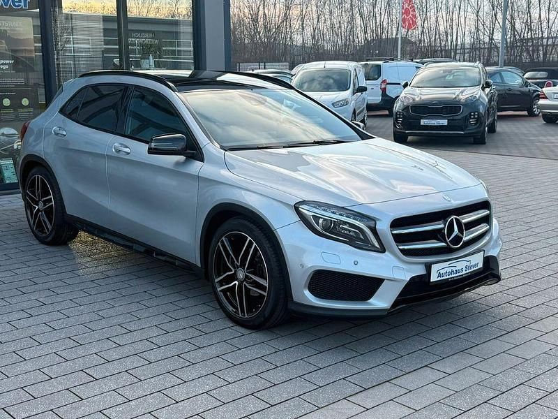 Gebraucht Mercedes GLA200 Urban 156 PS (114 kW) 2015 Silber SUV