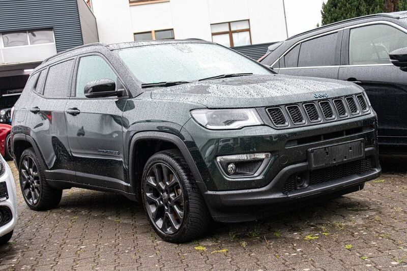 Grün Gebraucht 2021 Jeep Compass SUV | 26.990 € (Teuer) - Bild 1/4