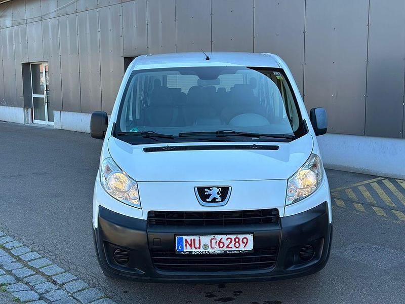 Gebraucht Peugeot TePee 120 PS (88 kW) 2010 Weiß Van / Kleinbus