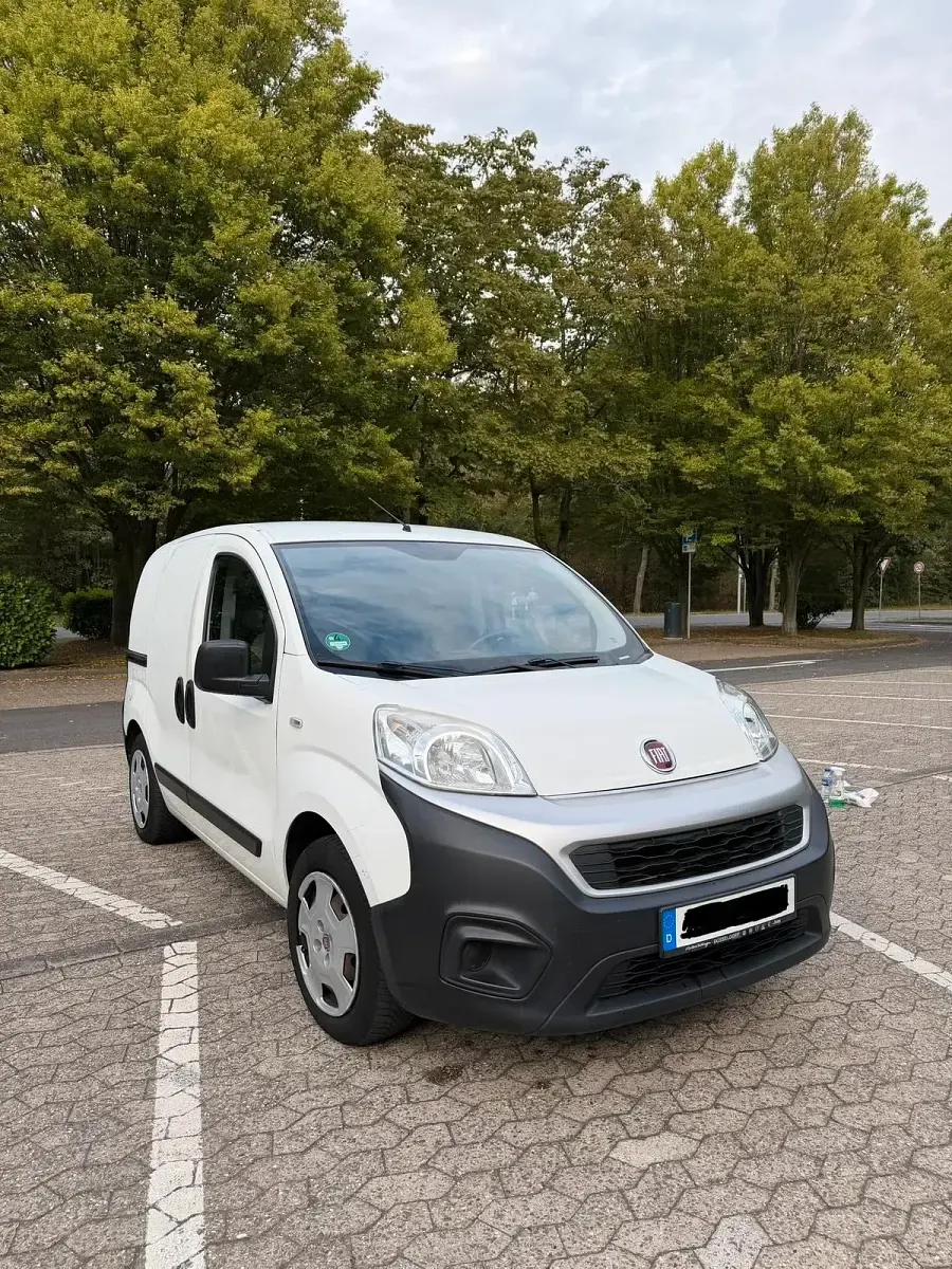 Gebraucht Fiat Fiorino 80 PS (58 kW) 2018 Weiß Van / Kleinbus