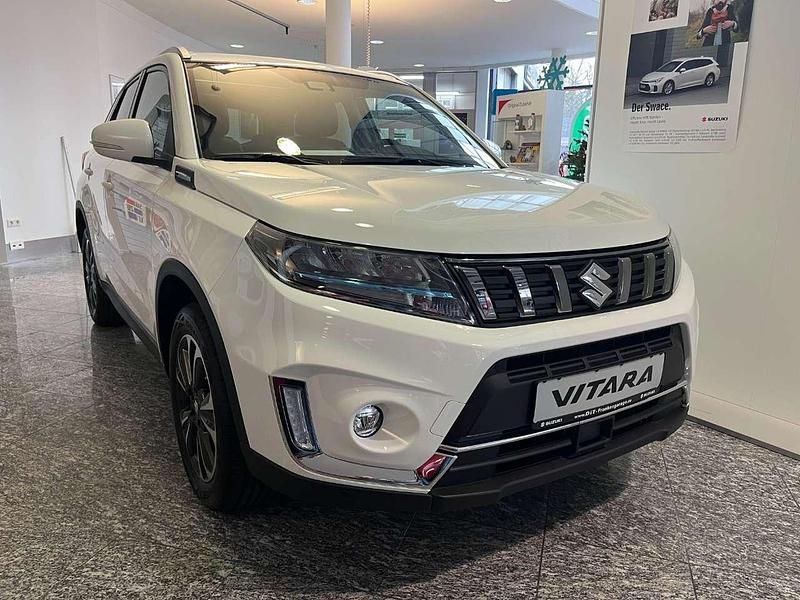 Neu Suzuki Vitara Comfort+ 116 PS (85 kW) 2025 Cool white pearl metallic SUV