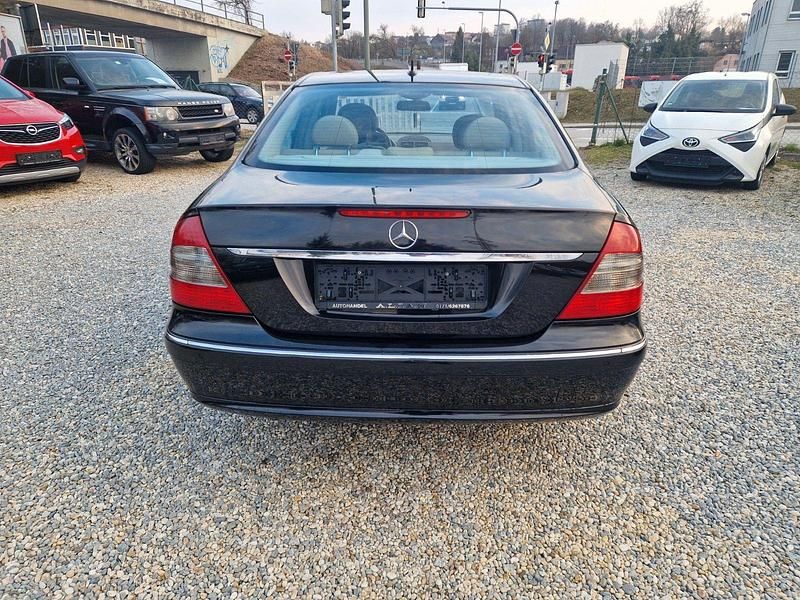 Second-hand Mercedes E200 184 CP (135 kW) 2008 Negru Berlinǎ