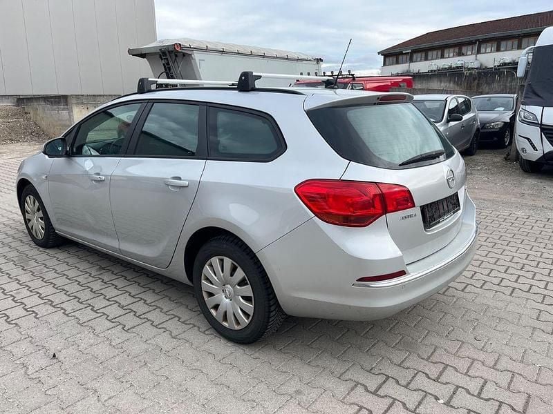 Gebraucht Opel Astra Edition 110 PS (80 kW) 2012 Silber Kombi