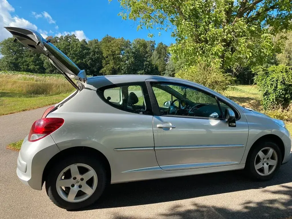 Gebraucht Peugeot 207 Forever 95 PS (69 kW) 2012 Grau Limousine