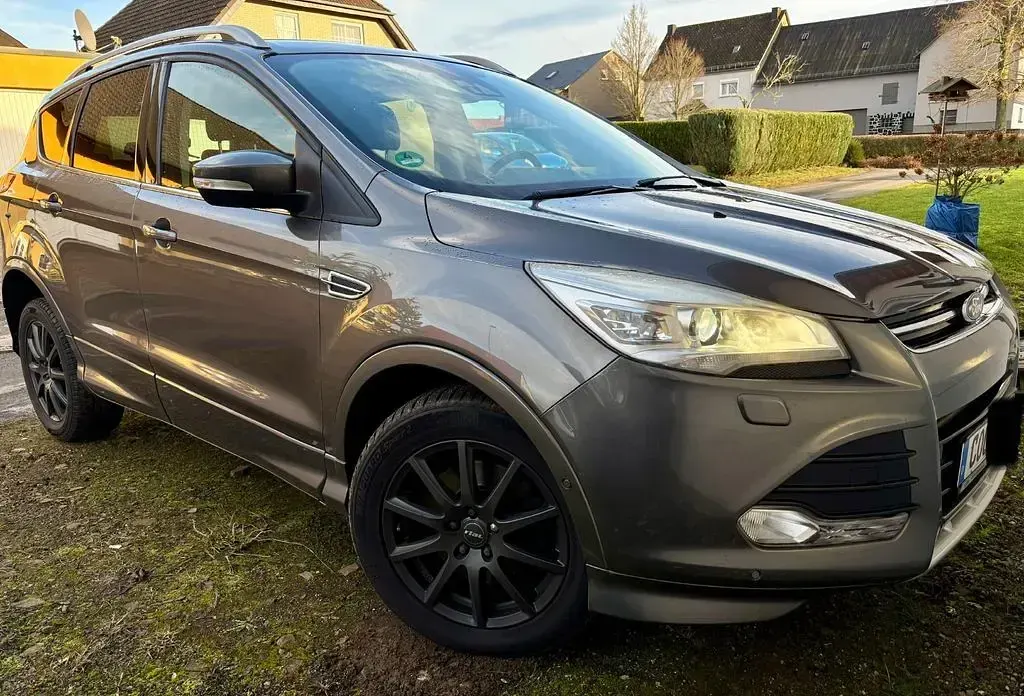 Gebraucht Ford Kuga Individual 182 PS (133 kW) 2014 Grau SUV
