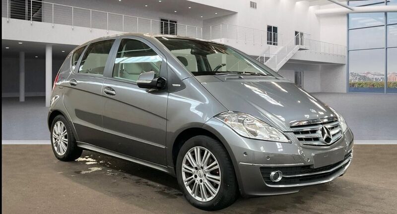 Grau Gebraucht 2011 Mercedes A180 Elegance Van / Kleinbus | 7.490 € (Etwas zu teuer) - Bild 1/4