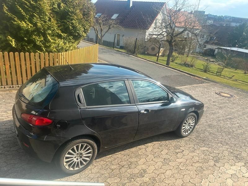 Gebraucht Alfa Romeo 147 120 PS (88 kW) 2007 Schwarz Kleinwagen