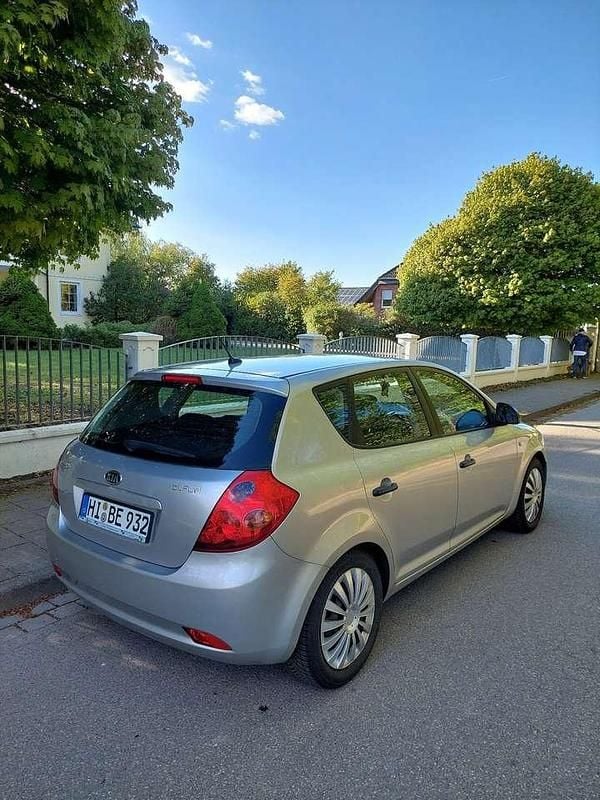Second-hand Kia Ceed 143 CP (105 kW) 2009 Hatchback